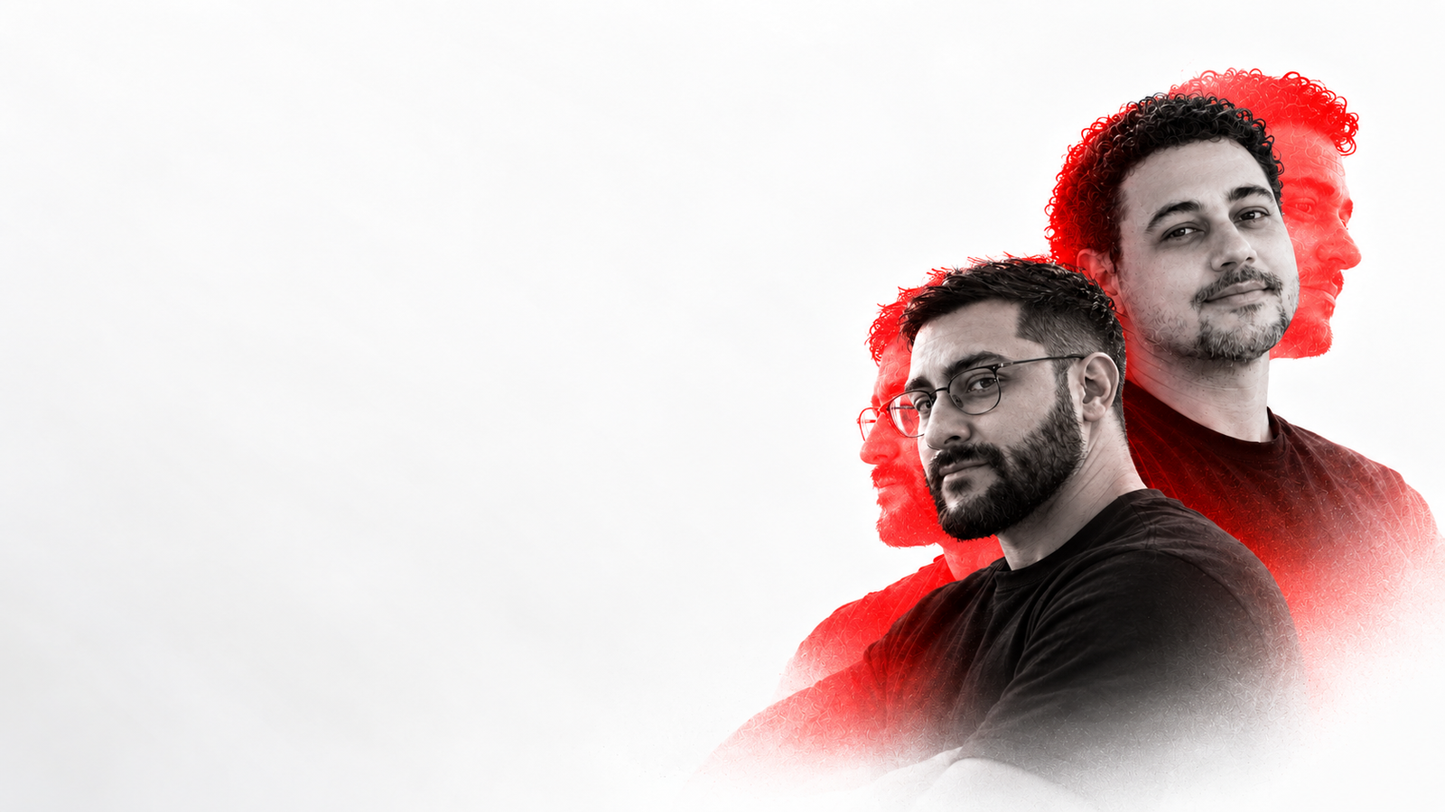 Os sócios da BRAND / RIOT em retrato editorial de dupla exposição, com perfis sobrepostos em vermelho