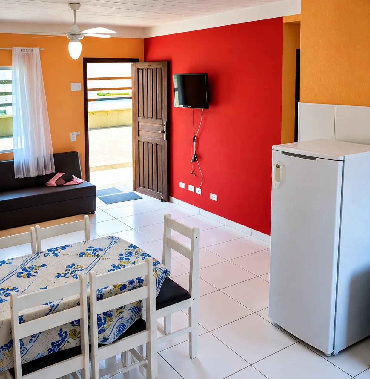 Sala e cozinha de um apartamento do Residencial Havaí